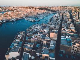 zonsondergang dar keer bekeken gezien in Valletta, Malta foto