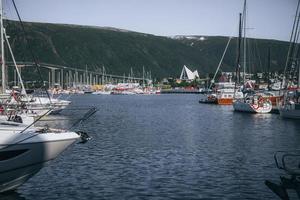 de arctisch kathedraal in tromso in noordelijk Noorwegen foto