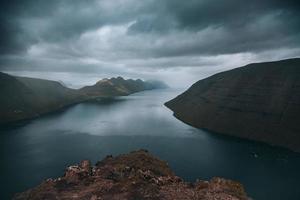 keer bekeken van kunoy en kalsoy van klakkur in Faeröer eilanden foto