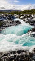 bruarfoss waterval in de hooglanden van IJsland foto