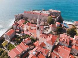 dar keer bekeken van budva's oud stad- in Montenegro foto