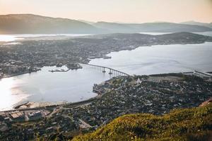 keer bekeken van tromso, Noorwegen van fjellheisen berg foto