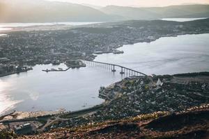 keer bekeken van tromso, Noorwegen van fjellheisen berg foto