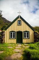 hofskirkja kerk Aan de zuiden kust van IJsland foto