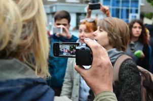 Charkov, Oekraïne - mei 17, 2017 discussies tussen de organisatie van nazi's en patriotten tegen activisten van de eerste lgbt actie in Charkov foto