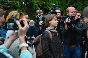 Charkov, Oekraïne - mei 17, 2017 discussies tussen de organisatie van nazi's en patriotten tegen activisten van de eerste lgbt actie in Charkov foto