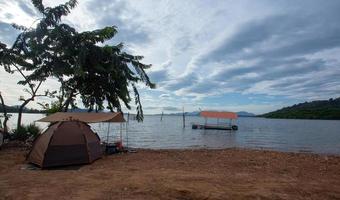 camping in si yat reservoir, tha takiap wijk, chachoengsao provincie, Thailand foto