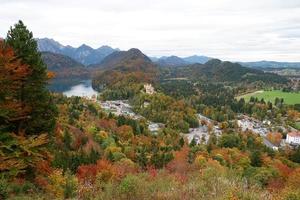 mooi visie van neuschwanstein kasteel, berg keer bekeken foto