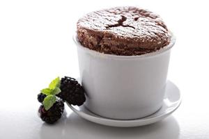 chocola soufflé met dik glazuur foto