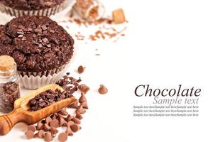 veganistisch chocola muffins bekroond met chocola hagelslag foto