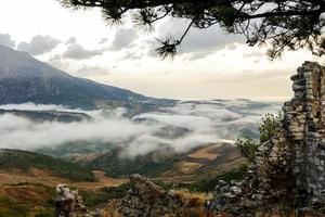 landschap in de abruzzen regio in Italië foto