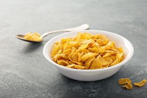 cornflake granen in een kom foto