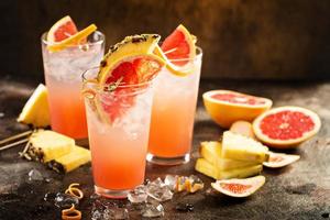 grapefruit en ananas cocktail foto