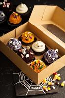 feestelijk halloween cupcakes en behandelt foto