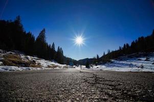 besneeuwde winterlandschap foto