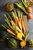 groot stapel van herfst produceren klaar naar worden gekookt foto