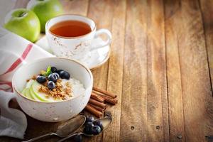 huisje kaas voor ontbijt met muesli foto