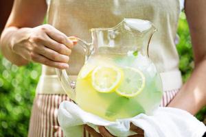 traditioneel limonade in een werper foto