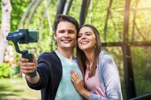 paar van toeristen nemen afbeeldingen foto