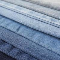 denim kleding stof licht naar donker helling verschillend tinten abstract achtergrond banier foto