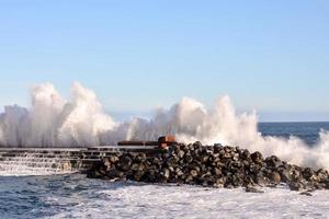 reusachtig zee golven foto