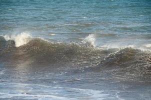 reusachtig zee golven foto