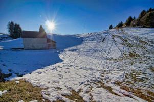 besneeuwde winterlandschap foto