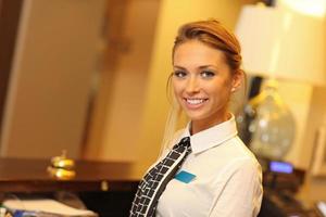 mooi receptioniste glimlachen foto