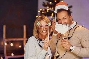 vrienden of familie vieren Kerstmis partij foto