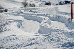 zwaar sneeuwval in de berg foto