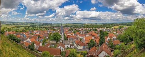 panoramisch visie over- de middeleeuws Duitse klein stad- münzenberg in hesse foto