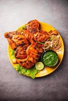 tandoori kip is een Indisch niet vegetarisch pittig voedsel foto