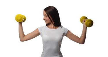 vastbesloten vrouw verliezende gewicht en oefenen met halters foto