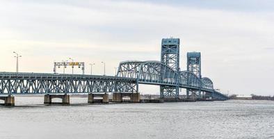 marinier parkway-gil mengelmoes gedenkteken brug foto