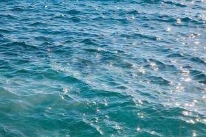 structuur van golvend blauw zee foto