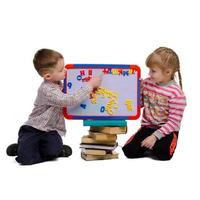 jongen en meisje leren alfabet foto