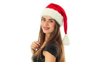 portret van gelukkig jong vrouw in de kerstman hoed foto