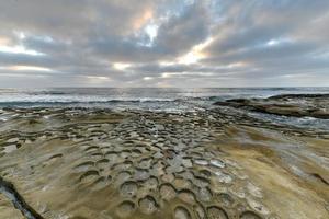 zonsondergang Bij de tij zwembaden in la jolla, san diego, Californië. foto