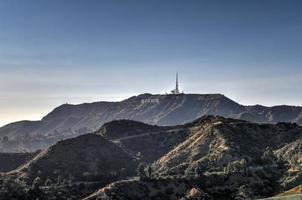 Hollywood, Californië - juli 26, 2020 - de wereld beroemd mijlpaal Hollywood teken in los engelen, Californië. foto