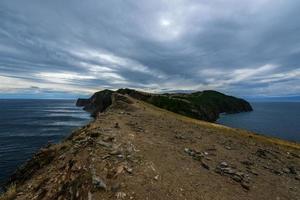 landschap van kaap khoboy, olkhon eiland, Baikal, Siberië, Rusland foto