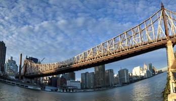 queensboro brug en Manhattan, roosevelt eiland, nieuw york foto