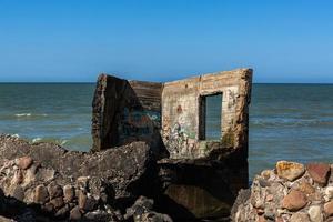 kust van Baltisch zee in zomer foto