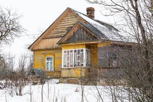 Lets landelijk dorp landschap in latgale in winter foto