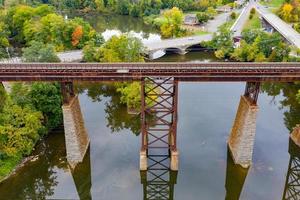 antenne visie van de csx - kattenkwaad kreek brug in kattenkwaad, nieuw york. foto