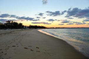 tofo strand Bij zonsondergang in mozambique. tofo strand is de duiken hoofdstad van mozambique. foto