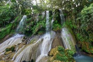 el nicho watervallen in Cuba. el nicho is gelegen binnen de oma parque natuurlijk toppen de collantes, een bebost park dat strekt zich uit aan de overkant de Sierra escambray berg reeks in centraal Cuba. foto