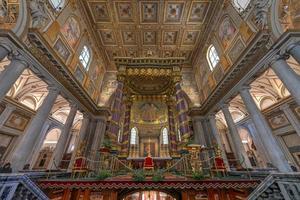 Rome, Italië - maart 25, 2018 - basiliek di de kerstman Maria maggiore in Rome, Italië. de kerstman Maria maggiore, is een pauselijke majoor basiliek en de grootste Katholiek marian kerk in Rome, Italië. foto