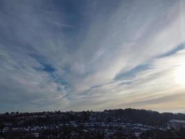 prachtig visie van lokaal openbaar park na sneeuw vallen over- Engeland foto