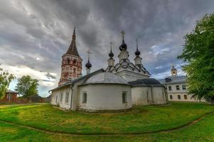 antipievskaja en lazarevskaya kerken in soezdal. gouden ring, Rusland. foto