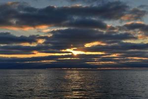 zonsondergang door de oceaan strand pier in san diego, Californië. foto